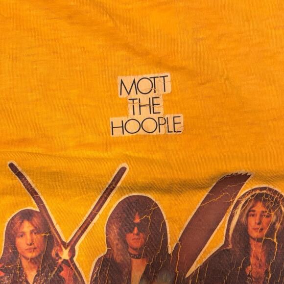 Vintage 1970s Mott the Hoople Psychedelic Rock Band Graphic Tee – Yellow Size L - Picture 2 of 8